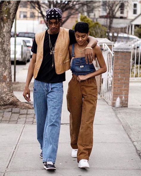 Culturfitsfemale on Instagram: “Oldschool vibes| more @cultur.arte” Couple Fits, Grunge Look, Estilo Hip Hop, 90s Grunge, Streetwear Men Outfits, Fashion Couple, Couple Outfits, Couple Halloween Costumes, Grunge Style