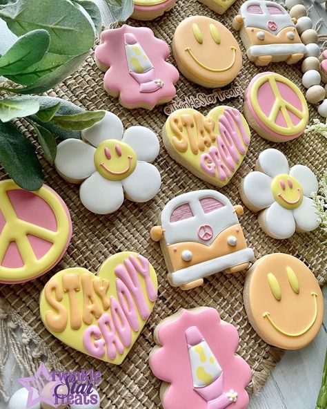 Stay Groovy! ✌🏻 . I just love this theme and the color scheme! I hope I get to make these again. . . . #groovycookies #birthdaycookies #staygroovy #peacecookies #twinklestartreats #cookiesforoccasion #cookiedecorating #decoratedcookies #royalicing #royalicingcookies #edibleart #cookieart #cookiedecorator #cookier #decoratedsugarcookies #instacookies #sugarcookies #sugarcookiesofinstagram #cookies #houstontx #houstoncookies #cypresstx #cypresscookies #customcookies #cookieartist #sugarcookie... Fourever Groovy Cookies, Groovy Theme Cookies, Groovy Parade Float Ideas, Groovy Decorated Cookies, Groovy Appetizers, Peace Out Single Digits Cookies, Peace Sign Cookies, Retro Cookies Decorated, Groovy Cookies Decorated