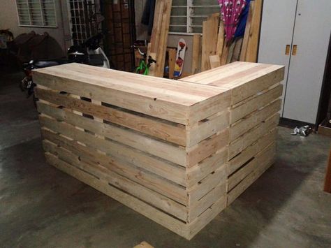 1000+ ideas about Pallet Desk on Pinterest | Pallets, Computer Desks and Desks Pallet Reception Desk, Party Keller, Pallet Counter, Pallet Desk, Desk Counter, Pallet Cabinet, Pallet Bar Diy, Counter Desk, Pallet Bar