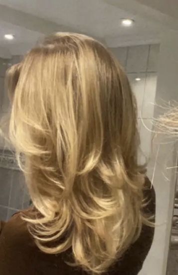 Blowout With Layers, Mid Length Blonde Hair, Middle Length Hair, 90s Haircuts, Blonde Layered Hair, Medium Blonde Hair, Layered Haircuts For Medium Hair, Hairstyles For Layered Hair, Dirty Blonde Hair