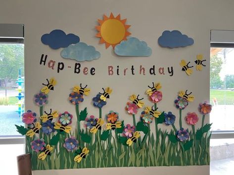 Nursery Boards Classroom Displays, Birthday Wall Ideas For Preschool, Birthdays Wall Ideas For Classroom, Daycare Birthday Wall Ideas, Flower Birthday Board Classroom, Birthday Wall Display, Diy Birthday Classroom Display, Preschool Birthday Chart Ideas, Birthday Display For Classroom