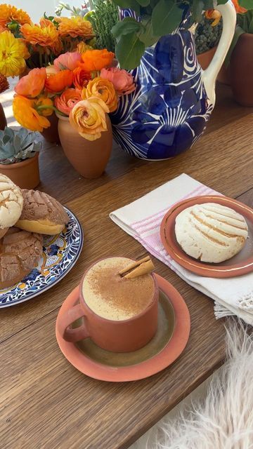 Mexican Theme Coffee Shop, Mexican Coffee Shop Ideas, Mexican Breakfast Aesthetic, Mexican Coffee Shop Aesthetic, Mexican Cafe Aesthetic, Senora Life Aesthetic, Spanish Coffee Shop, Mexican Coffee Bar Ideas, Mexican Restaurant Aesthetic