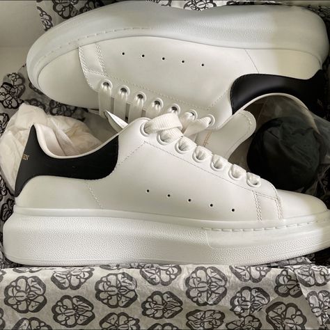 These Are Brand New Alexander Mcqueen Sneakers That Are Good For All Events & Are Very Comfortable Mcqueens Shoes, Zapatos Alexander Mcqueen, Alexander Mcqueen Zapatos, Zapatos Aesthetic, Shoes Alexander Mcqueen, Alexander Mcqueen Oversized Sneaker, Alexander Mcqueen White, Alexander Mcqueen Sneakers, Mcqueen Shoes