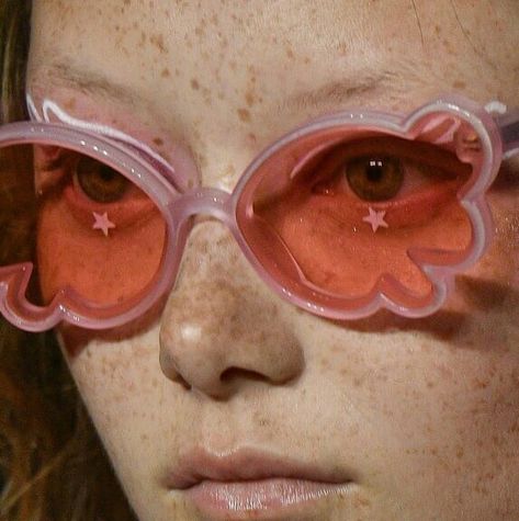 Sherly Temple, Making Oc, Luna Lovegood Harry Potter, Lovegood Aesthetic, Luna Lovegood Aesthetic, Funky Glasses, Harry Potter Aesthetic, Luna Lovegood, Aspen