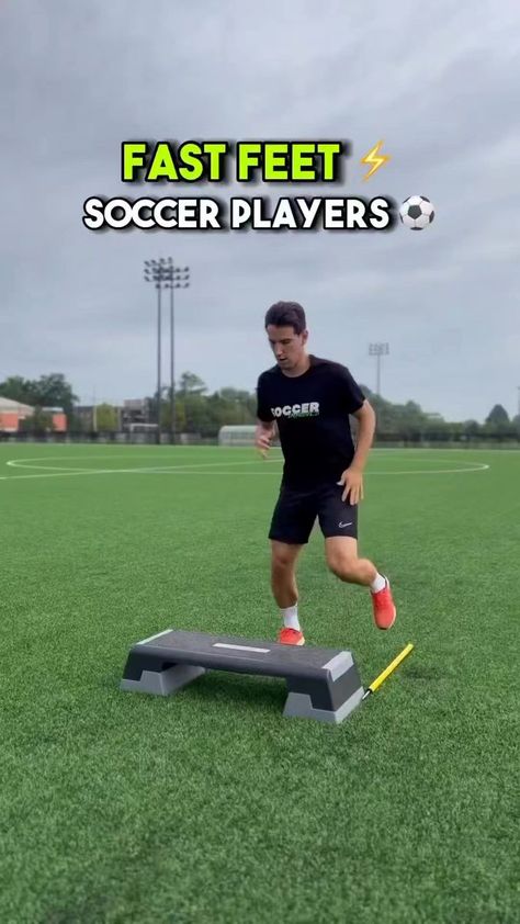 Football Workouts Training, Soccer Footwork Drills, Soccer Training Workout, Soccer Aesthetic, Soccer Skills Training, Football Coaching Drills, Soccer Practice Drills, Football Training Drills, Agility Workouts