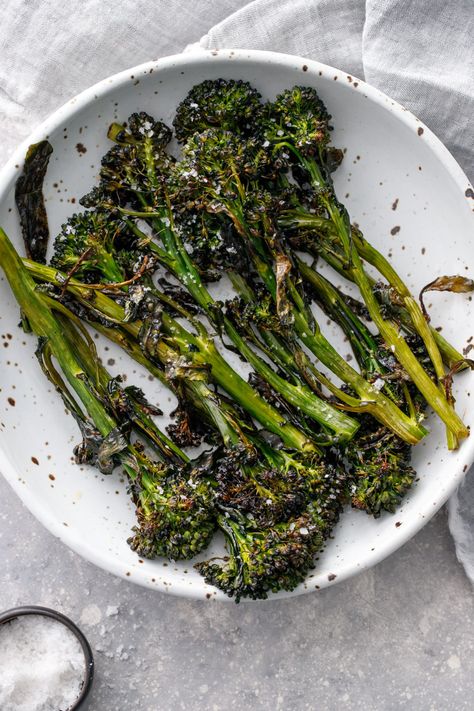 Brocollini Recipes, Brocolini Recipes, Broccolini Recipe, Roasted Broccolini, Quick Side Dishes, Easy Oven, Burger Bar, Veggie Side Dishes, Veggie Dishes