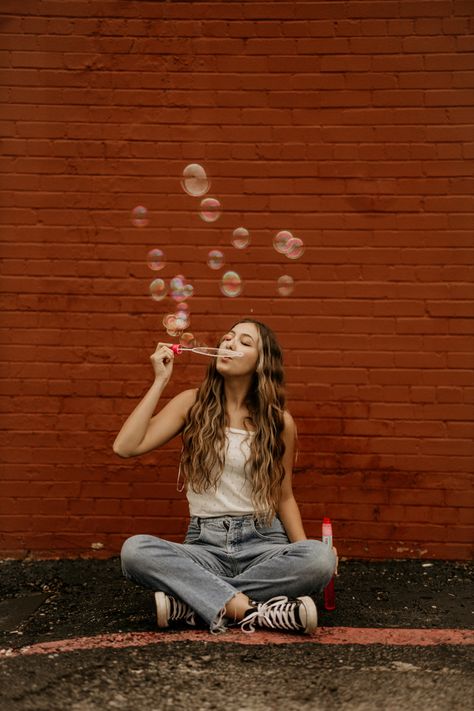 Photoshoot with bubbles, self portrait, outdoor portrait photography, long crimped hair, hair style, summer 2021, Photo Ideas With Bubbles, Bubbles In Photoshoot, Props For Portrait Photography, Creative Props For Photography, Senior Pictures Different Creative, Creative Summer Photography, Creative Photoshoot Outdoor, Bubble Self Portrait, Bubble Graduation Pictures