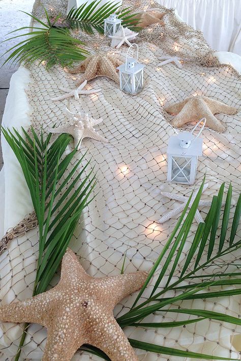 Cheap Wedding Decorations Which Look Chic ❤ See more: http://www.weddingforward.com/cheap-wedding-decorations/ #weddings Fishing Net Table Decor, Cancun Party Theme, Bora Bora Themed Party, Beach Theme Party Aesthetic, Island Theme Party Decorations, Island Birthday Theme, Tropical Buffet, Buffett Table, Vintage Beach Party