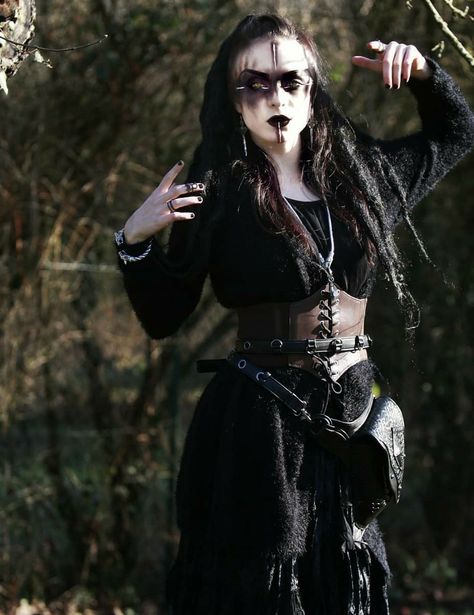 Medieval Makeup, Vikings Halloween, Medieval Witch, Demon Costume, Viking Cosplay, Goth Outfit Ideas, Elf Cosplay, Steampunk Halloween, Goth Subculture