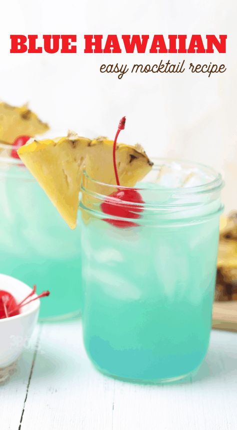 Blue Hawaiian Mocktail, Hawaiian Mocktail, Blue Mocktail, Blue Hawaiian Drink, Hawaiian Drinks, Hawaiian Chicken Recipes, Easy Mocktail Recipes, Mocktail Drinks, Virgin Drinks