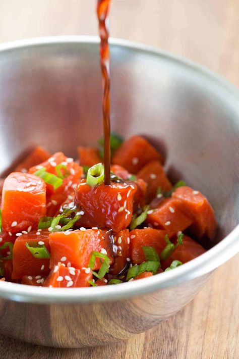 Poke Recipes, Spicy Salmon Recipes, Salmon Poke Bowl Recipe, Bowls Healthy, Poke Salad, Poke Recipe, Salmon Dip, Poke Bowl Recipe, Salmon Poke