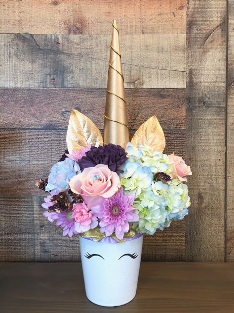 Unicorn Party Flower Arrangements, Unicorn Flower Bouquet, Unicorn Floral Arrangement, Unicorn Theme Centerpieces, Unicorn Centerpiece Ideas, Unicorn Flower Arrangement, Unicorn Party Centerpieces, Unicorn Birthday Party Centerpieces, Unicorn Centerpiece Birthdays