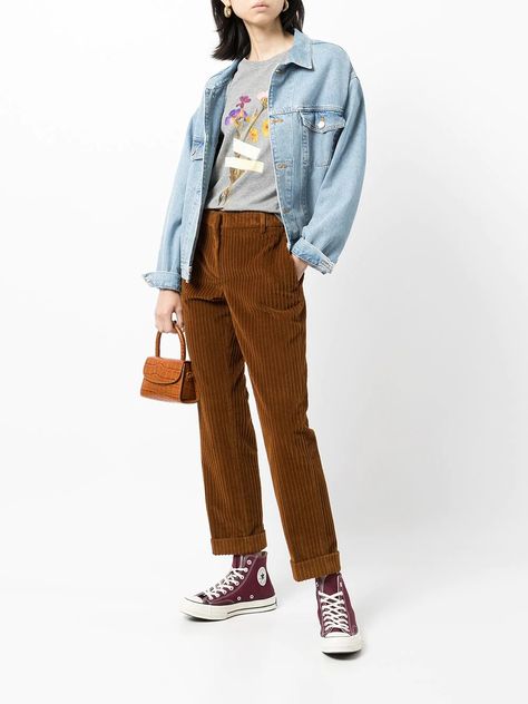 Brown Pants Street Style, What To Wear With Brown Corduroy Pants, Camel Corduroy Pants Outfits, Brown Chinos Outfit Women, Brown Cords Outfit, What Goes With Brown Pants, Brown Coudroy Pants Outfit, Outfits With Brown Corduroy Pants, What To Wear With Brown Jeans