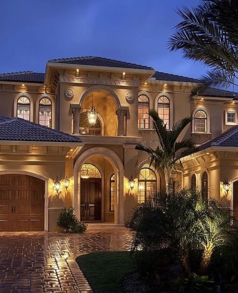 Tuscan House Exterior, Sims Kitchen, Tuscan Houses, Mexican Villa, Hacienda Style Homes, Mansion Exterior, Aesthetic House, Trending Hair, Spanish Villa