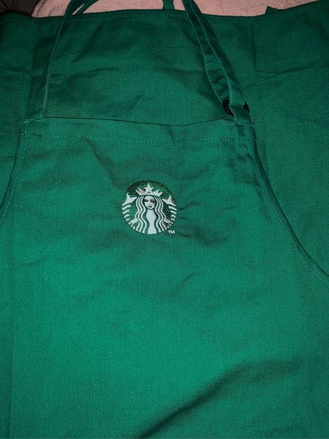 Starbucks Employee Aesthetic, Starbucks Job Aesthetic, Starbucks Worker Aesthetic, Starbucks Work Outfit, Starbucks Outfit Barista, Starbucks Barista Aesthetic, Starbucks Barista Outfit, Starbucks Job, Barista Costume