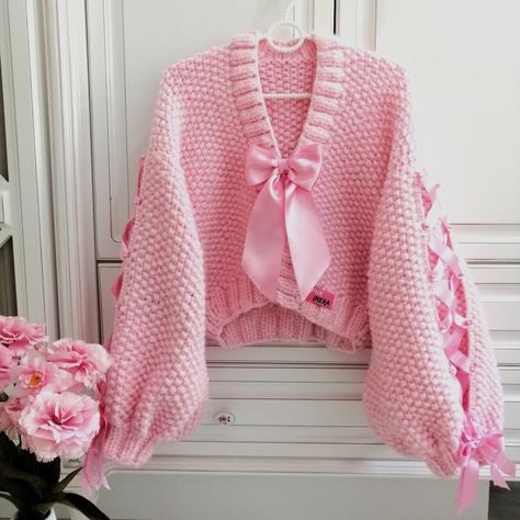 Pink cardigan outfits