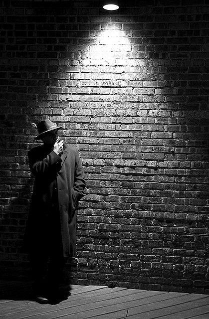 ideas for the noir party Film Noir Photography, Noir Detective, Light Film, Foto Tips, Neo Noir, Foto Art, White Picture, Style Noir, Chiaroscuro