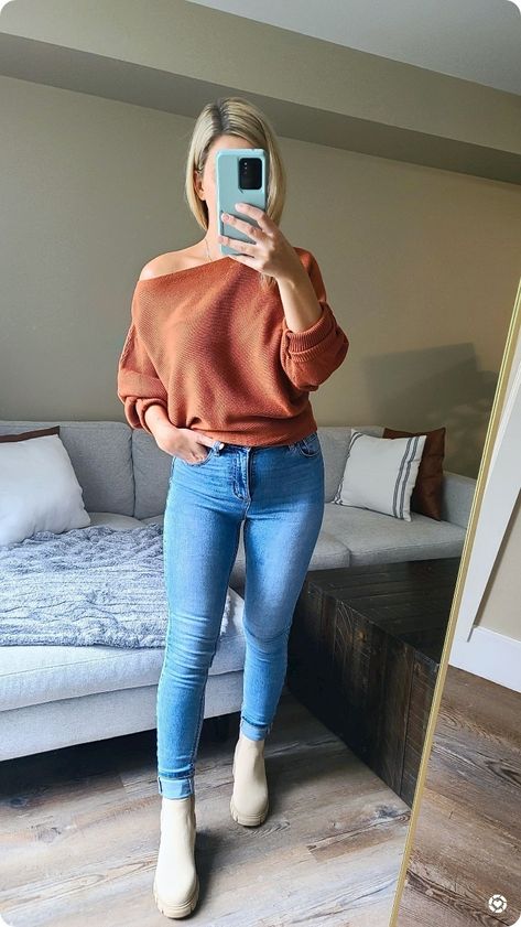 Nude Chelsea Boots Outfit, Chelsea Boots Outfit Women Fall, Tan Chelsea Boots Women Outfit, Tan Chelsea Boots Outfit, Lug Sole Boots Outfit, Ankle Boots Outfit Spring, Sweater Boots Outfit, Lug Boots Outfit, Chelsea Boots With Jeans