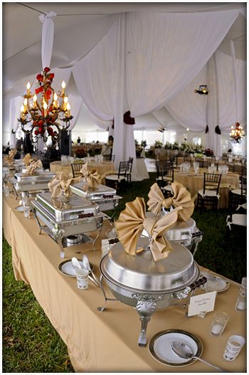 one caterer's food options, but good general ideas for what we could have Bufette Ideas, Katering Pernikahan, Wedding Reception Food Buffet, Wedding Buffet Table, Buffet Wedding Reception, Buffet Set Up, Deco Buffet, Wedding Reception Dinner, Catering Buffet