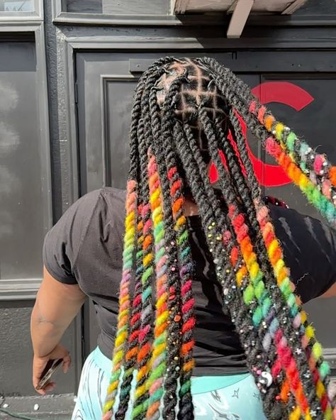 Long Two Strand Twist, Skunk Stripe On Locs, Loc Color Ideas Black Women, Two Strand Twist Locs, Yarn Locs, Long Loc Styles, Locs Color, Loc Ideas, Short Dreadlocks Styles