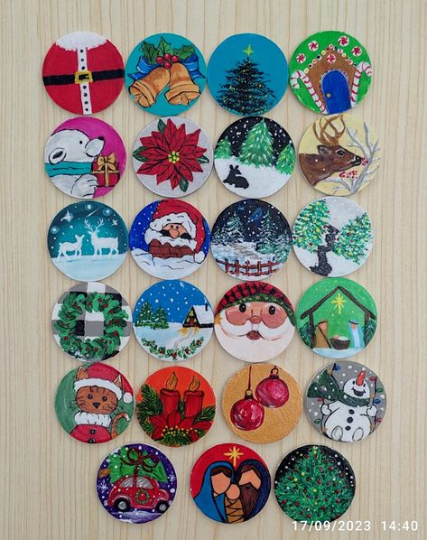 Christmas Ornaments • Wooden Decors • Christmas Ideas • Acrylic Painting Painted Wooden Discs, Christmas Ornaments On Wood, Grandma Camp, Wooden Keychain, Wood Disc, Christmas Ornament Crafts, Ornament Crafts, Decorations Christmas, Christmas Wood