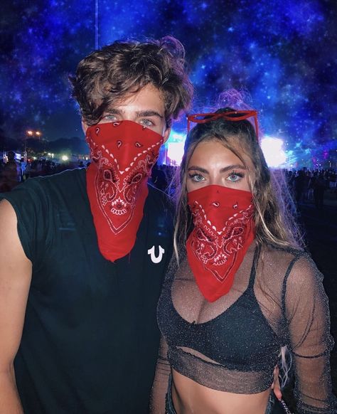 Coachella Couple Outfits, Couples Rave Outfits, Couple Rave Outfits, Rave Couple Outfits, Couple Festival Outfits, Rave Couple, Mode Coachella, Black Couple Outfits, Tomorrowland Outfit