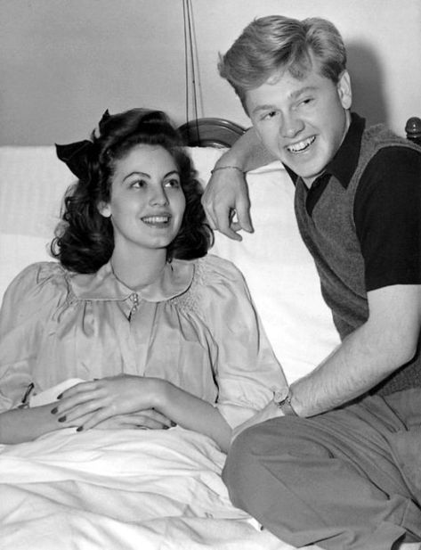 32 Sweet Photographs of Mickey Rooney and Ava Gardner During Their Short Marriage, 1942-43 ~ Vintage Everyday Ava Gardner Photos, Mickey Rooney, Richard Chamberlain, Ava Gardner, Classic Movie Stars, Katharine Hepburn, Old Hollywood Stars, Humphrey Bogart, Classic Actresses