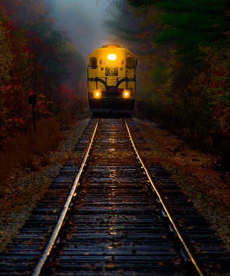 Train in the Rain |  New Hampshire. Train Wallpaper, Scenic Railroads, Blur Background Photography, Railroad Pictures, तितली वॉलपेपर, Blur Photo Background, Railroad Photography, Train Art, Train Photography