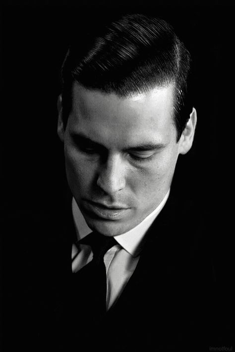 Shadow Hound, Downton Abbey Thomas, Robert James Collier, Thomas Barrow, Rob James Collier, Downton Abby, Slicked Back Hair, Photography Lighting, Downton Abbey