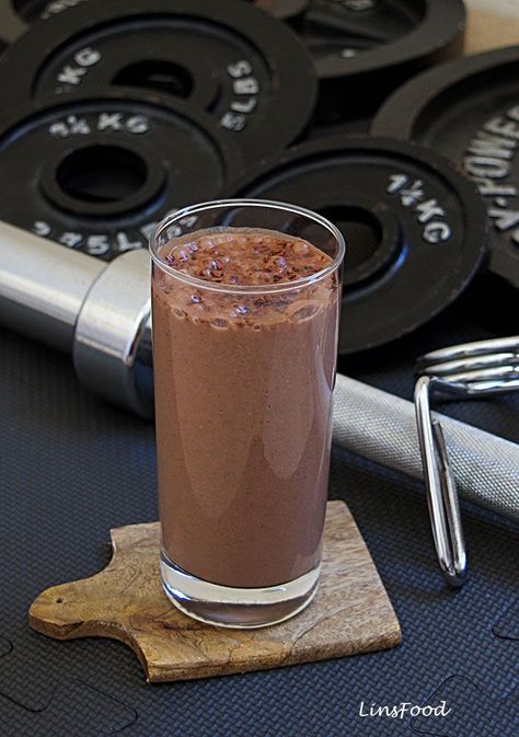 Protein Smoothie Recipes Healthy, Strawberry Protein Smoothie, Avocado Banana Smoothie, High Protein Smoothie Recipes, Berry Protein Smoothie, Mocha Smoothie, Smoothie Protein, Yummy Protein Shakes, Banana Protein Smoothie