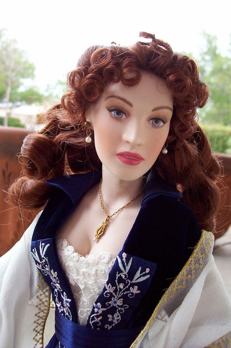 DOLLS KATE WINSLET E' ROSE DE WITT BUKATER IN "TITANIC" DI FRANKLIN MINT Celebrity Barbie, Celebrity Barbie Dolls, Titanic Dress, Flying Dress, Celebrity Dolls, Doll Faces, Titanic Movie, Edwardian Dress, Poppy Parker Dolls