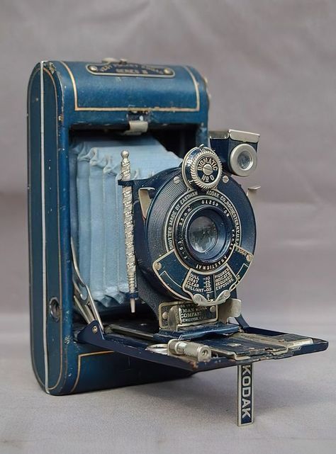 Fotocamere Vintage, Antique Cameras, Classic Camera, Old Cameras, Old Camera, Cameras And Accessories, Film Cameras, Photography Camera, Vintage Cameras