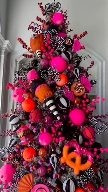 Pink And Orange Christmas Tree, Glitterville Halloween, Candy Wreaths, Christmas Frames Diy, Orange Christmas Tree, Christening Balloons, Christmas Globes, Holiday Tree Decorations, Halloween Tree