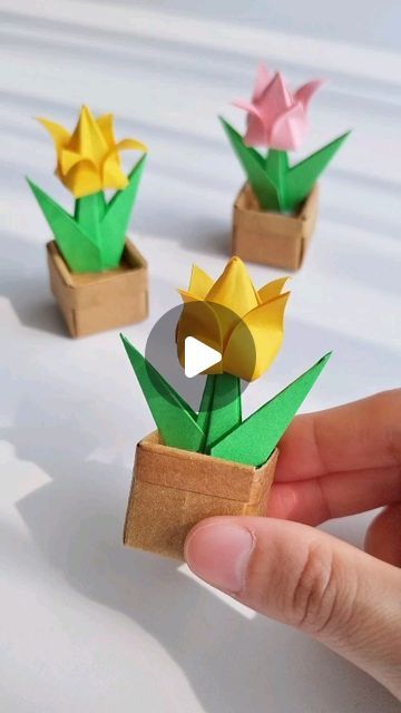 Oragami Ideas Cute Easy Flower, Diy Crafts Origami, Origami Videos Tutorial, Lotus Flower Paper Craft, Easy Paper Crafts Flowers, Paper Flowers Diy Easy How To Make, Easy Paper Folding Crafts, How To Make Origami Flowers, Origami Cards Diy