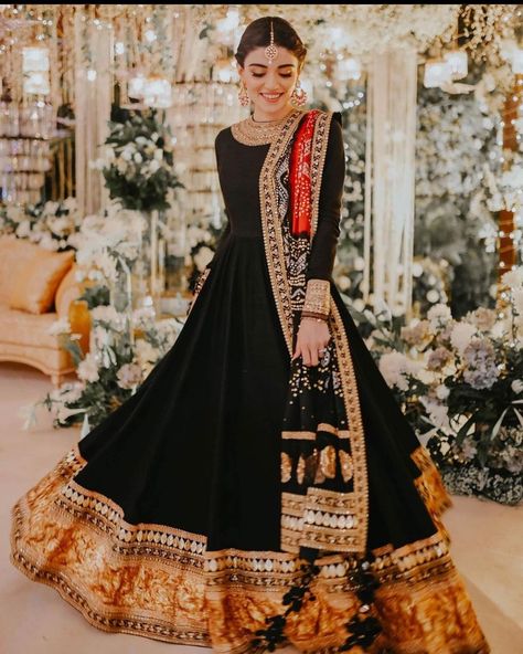 Weekend Magazine on Instagram: “We don’t drool over @sabyasachiofficial clothes for no reason! How classy and timeless is this black pishwas 🖤🖤 Stand out borders and heavy…” Pakistani Wedding Outfits, Pakistani Fancy Dresses, Pakistani Dresses Casual, Pakistani Fashion Party Wear, Bridal Elegance, Beautiful Pakistani Dresses, Fancy Dresses Long, Bridal Dress Fashion, Simple Pakistani Dresses