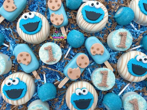 Cookie monster, chocolste covered oreos, cookie doughnuts, cake pops, cookiesicles Cookie Monster Birthday Decorations, Cookie Monster Cake Pops, Cookie Monster Treats, Seaseme Street Birthday Party, Monster Cake Pops, Baby Cookie Monster, Elmo Christmas, Monster Birthday Cakes, Seaseme Street