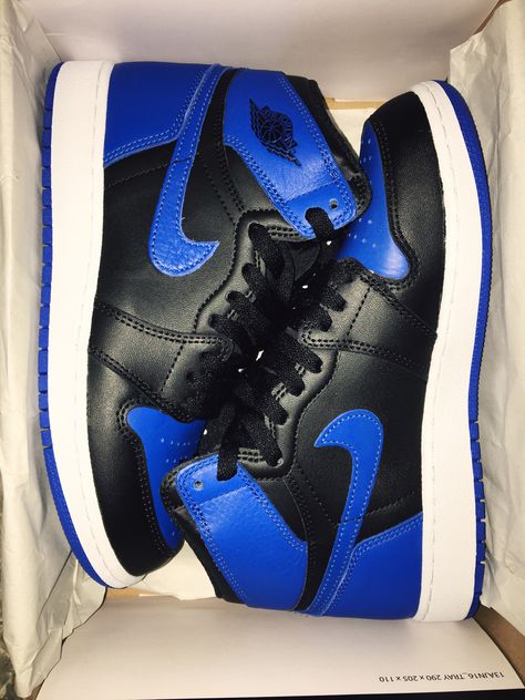 Jordan 1 Royal Blue Outfit, Air Jordan Retro 1, Jordan Low, Trendy Shoes Sneakers, Nike Shoes Girls, Preppy Shoes, Jordan Shoes Girls, Kicks Shoes, Jordan Shoes Retro