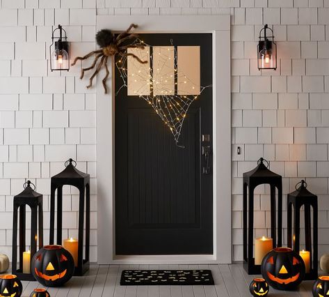 Table Halloween, Halloween Decor Diy, Halloween Front Porch Decor, Diy Halloween Decor, Halloween Porch Decorations, Halloween Front Porch, Halloween Tattoo, Front Steps, Casa Exterior