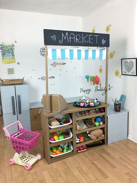 Cardboard Houses For Kids, Play Grocery Store, Diy Karton, Diy Cardboard Toys, Cardboard Play, Cardboard Crafts Kids, Carton Diy, Kids Market, Cardboard Crafts Diy