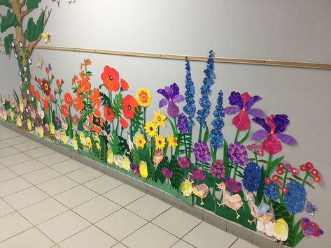 Spring School Decorations, School Board Decoration, Spring Classroom, Spring School, Preschool Classroom Decor, School Wall Art, Flower Art Drawing, Wall Murals Painted, Art And Craft Videos