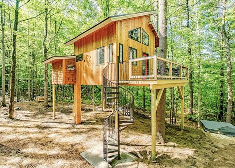 Treehouse Airbnb, Sky Frame, Treehouse Hotel, Cliff House, Airbnb Rentals, The Cliff, Hot Tub Outdoor, Tiny Home, Maine House