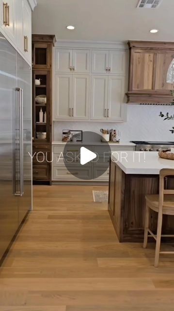 Oyster Ceramic, Greige Kitchen Cabinets, White Oak Engineered Hardwood, Beige Kitchen Cabinets, Greige Kitchen, Luxury Kitchen Decor, Houses Modern, Tall Kitchen Cabinets, Oak Engineered Hardwood