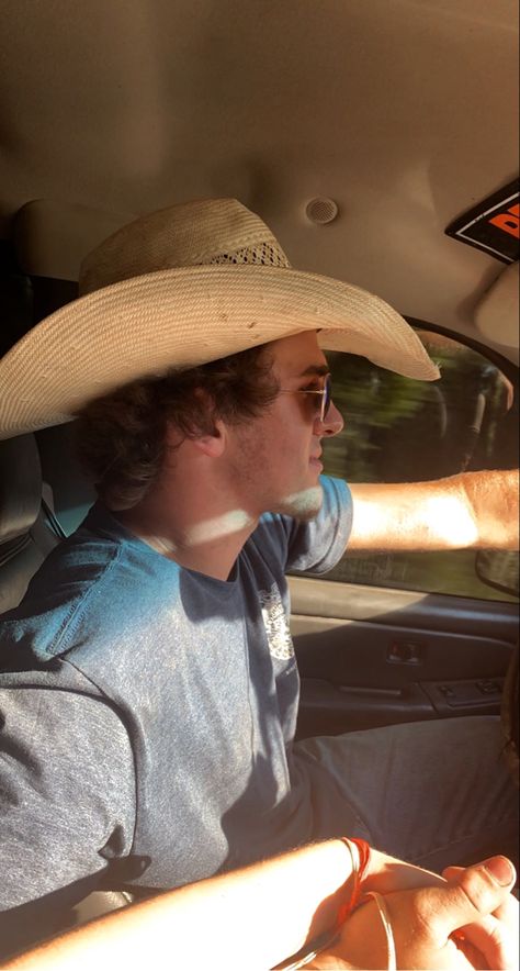 Boyfriend And Girlfriend Pictures Western, Farmer Boyfriend Aesthetic, Cowboys With Mullets, Cowboy Boyfriend Aesthetic, Southern Boyfriend, Country Boyfriend Aesthetic, Cowboy Mullet, Cowboy Couple Pictures, Cowboy Relationship Goals