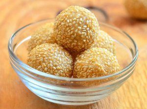 Easy Buchi Recipe | Panlasang Pinoy Recipes Buchi Recipe, Indonesian Sweets, Panlasang Pinoy Recipe, Dessert Sushi, Cibo Asiatico, Ayam Bakar, Indonesian Cuisine, Filipino Desserts, Sesame Seed