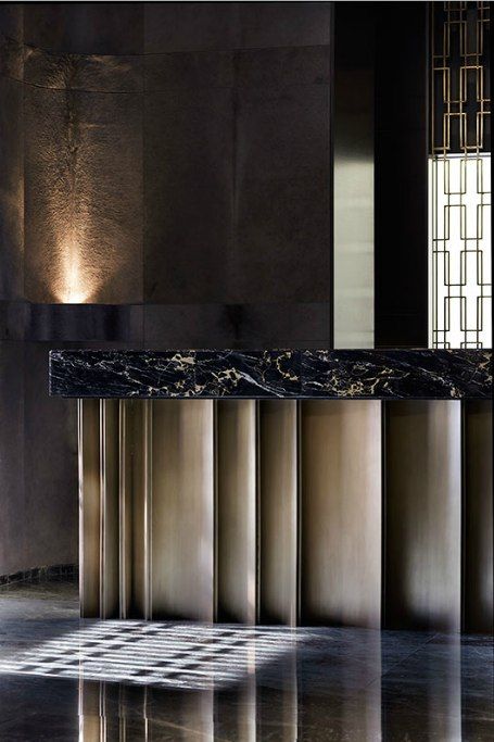 Front desk Intimate Reception, Luxury Hotels Lobby, Reception Desk Design, Yabu Pushelberg, Lobby Reception, Hotel Inspiration, Reception Counter, Lobby Interior, Counter Design