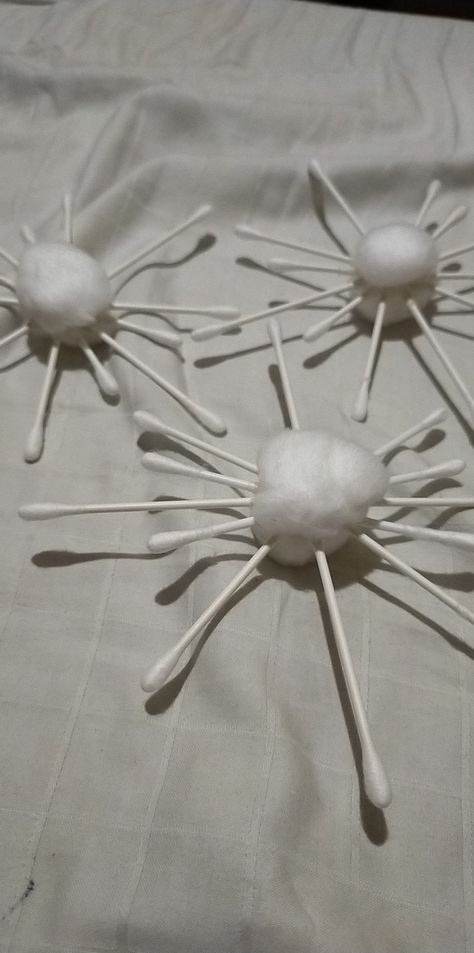 Easy to do Cotton Ball Crafts, Crown Crafts, Baby Sleep Schedule, Cotton Buds, Sleep Schedule, Cotton Balls, Cotton Ball, Leaf Art, Baby Sleep