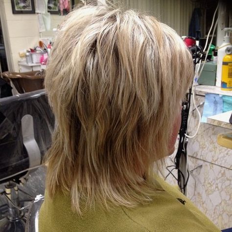 heavily layered medium shag haircut Medium Shag Hairstyles, Medium Shag, Modern Shag Haircut, Modern Shag, Medium Shag Haircuts, Short Shag Hairstyles, Shaggy Hair, Shaggy Haircuts, Shag Haircuts