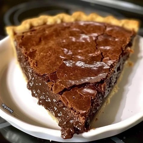 Indulge chocolate cravings fast with this easy fudgy brownie-textured Hot Fudge Pie made in just 30 minutes. Annie Campbell, Fudge Pie Recipe, Chocolate Chess Pie Recipe, Fudge Brownie Pie, Hot Fudge Pie, Chocolate Fudge Pie, Chess Pie Recipe, Heavenly Recipes, Easy Chocolate Fudge