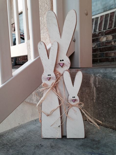 SAWDUST SANITYTallest one is 14 inches. They are made from fence boards Wooden Easter Decorations, Easter Porch Decor, Easter Wood Crafts, Diy Ostern, Cute Easter Bunny, Easter Projects, Easter Crafts Diy, Project Planner, Spring Holidays