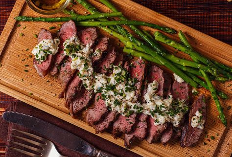 Cheap Steak, Steak With Blue Cheese, Flavored Butter Recipes, Broiled Steak, Gorgonzola Sauce, Grilled Ribeye, Blue Cheese Sauce, Marinated Steak, Cooking On A Budget